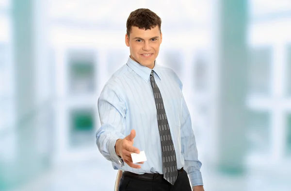 Hombre de negocios con tarjeta de visita en blanco —  Fotos de Stock