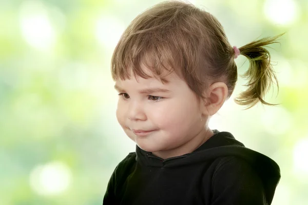 Porträtt av en 2-årig flicka — Stockfoto