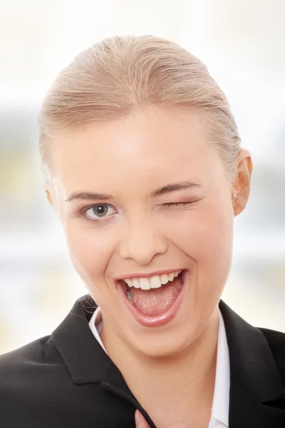 Empresária com grande sorriso piscando — Fotografia de Stock