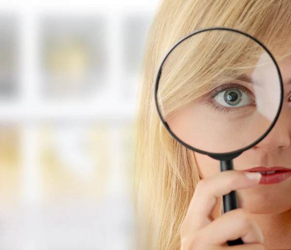 Teen girl with magnifier — Stock Photo, Image