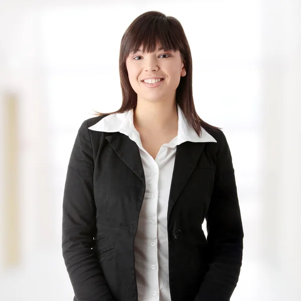 Jong zakenvrouw glimlachen — Stockfoto