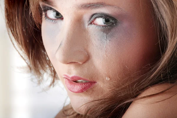 Mujer en ropa interior llorando - concepto de violencia — Foto de Stock