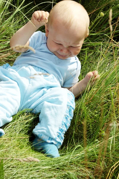 Crying baby boy outdoors — Stock Photo, Image