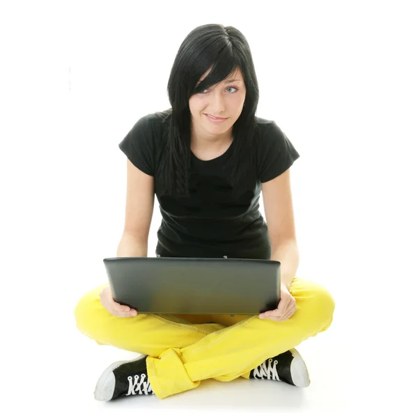 Kız onu laptop çalışma. — Stok fotoğraf
