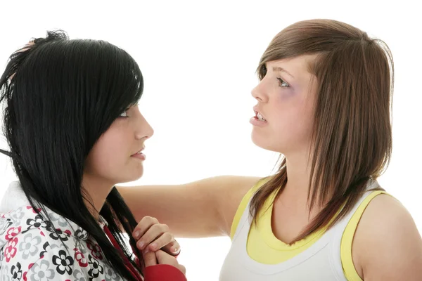 Deux jeunes adolescents (sœurs) se battant — Photo