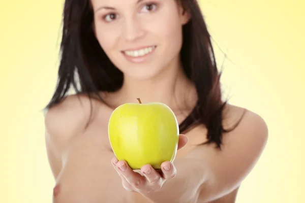 Chica con una manzana jugosa verde — Foto de Stock