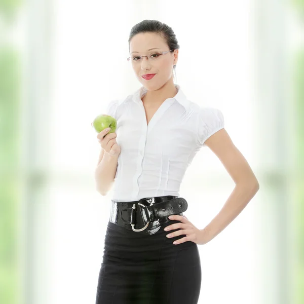 Geschäftsfrau mit grünem Apfel — Stockfoto