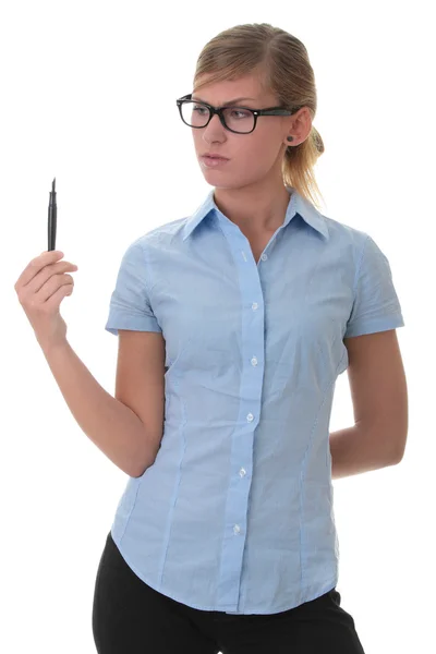 Retrato de uma jovem mulher pensativa segurando caneta — Fotografia de Stock