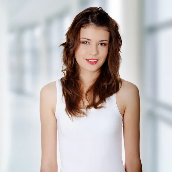 Porträtt av ung kvinna som tonåring — Stockfoto