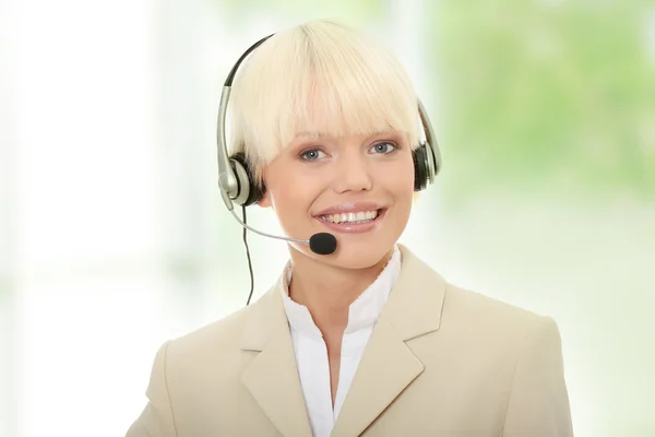 Call center donna con auricolare — Foto Stock