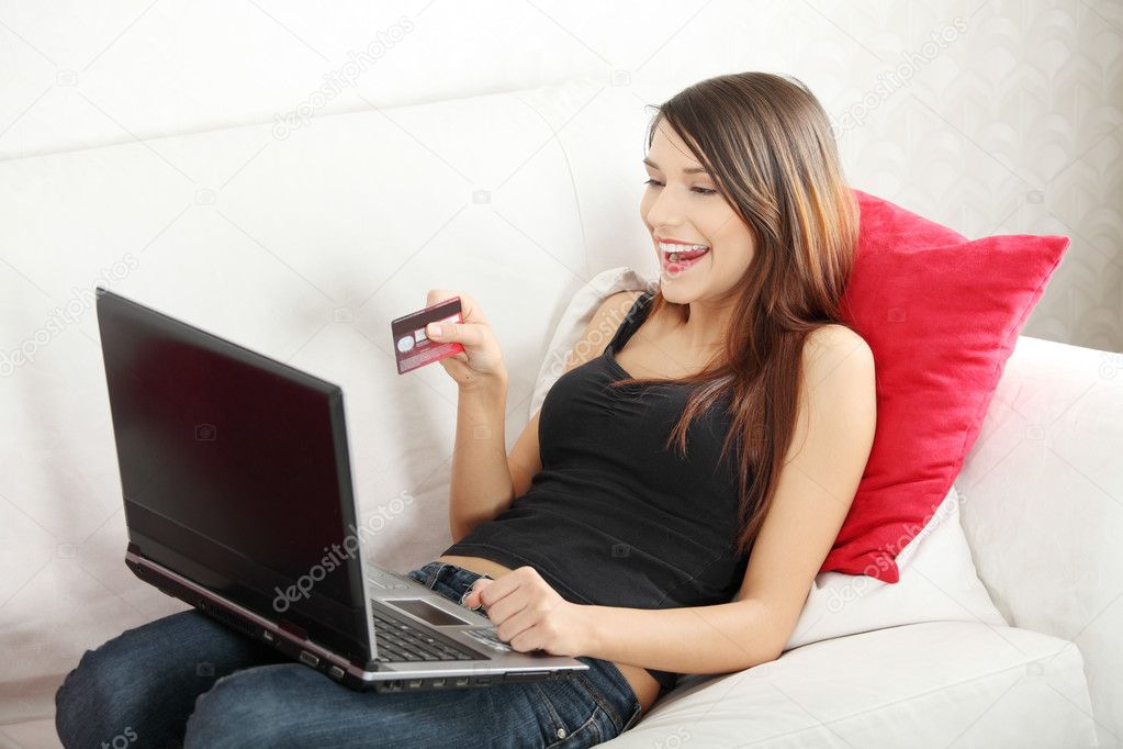 Young woman's sopping in internet.