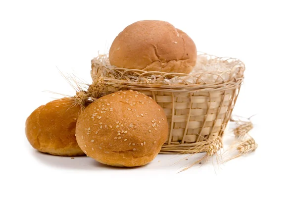 Свіжий хліб з вухами пшениці — стокове фото