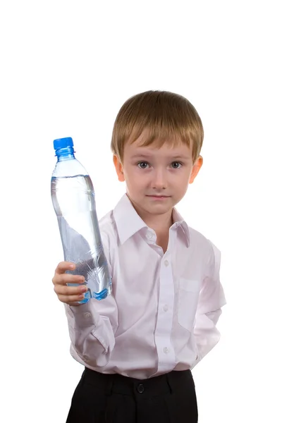Glücklicher Junge mit einer Flasche Wasser — Stockfoto
