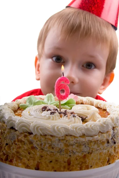 Bir pasta ile mutlu çocuk — Stok fotoğraf