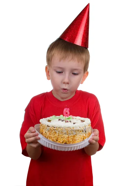 Счастливый мальчик с тортом — стоковое фото