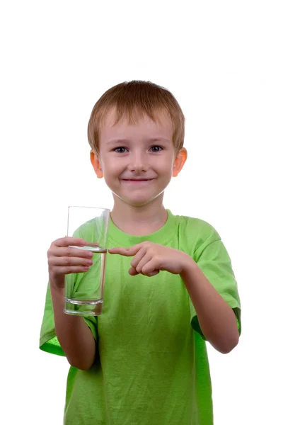 Rapaz com um copo de água — Fotografia de Stock