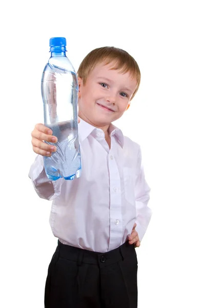 Ragazzo felice con una bottiglia d'acqua — Foto Stock