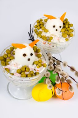 Paskalya salata, yumurta ve willow dal