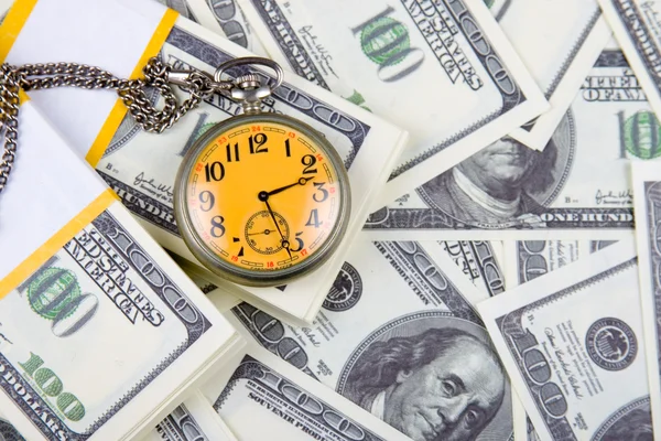 달러의 더미에 회 중 시계 — 스톡 사진