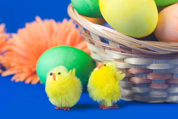 Velikonoční Zátiší Modrém Pozadí — Stock fotografie