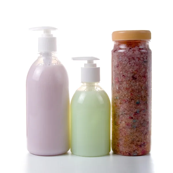 Flessen met water en vloeibare zeep zeezout — Stockfoto