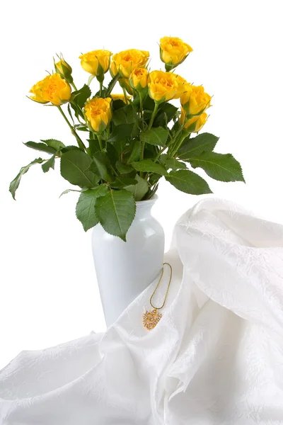 Beautiful yellow roses and golden heart — Stock Photo, Image