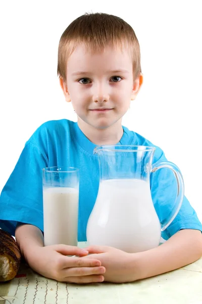 Chlapec s mléko — Stock fotografie