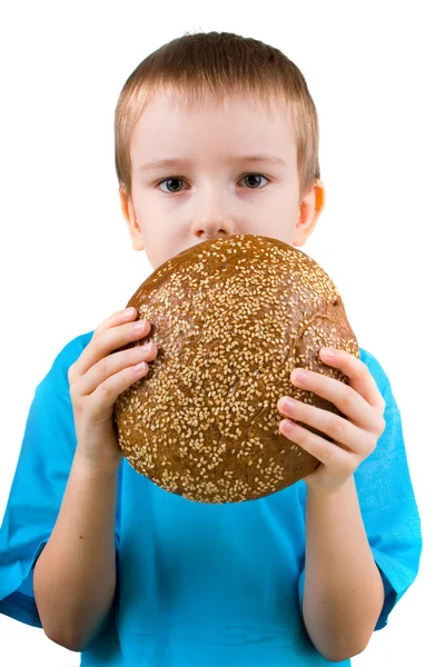 Мальчик с хлебом — стоковое фото