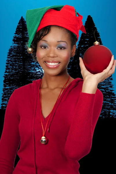 黑女人举行圣诞节装饰品 — 图库照片