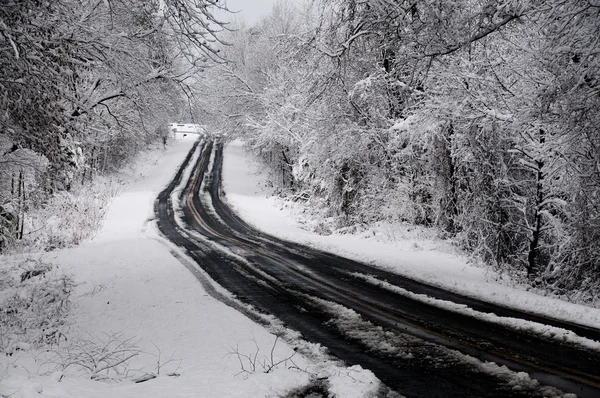 Uma Tempestade Neve Uma Montanha Estrada Duas Faixas — Fotografia de Stock