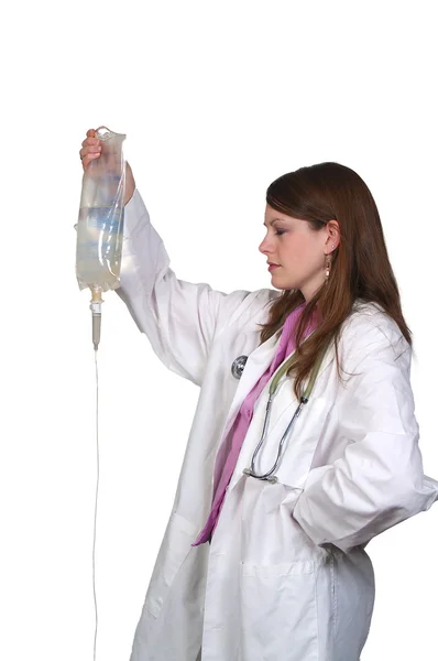 Médico segurando um saco IV — Fotografia de Stock