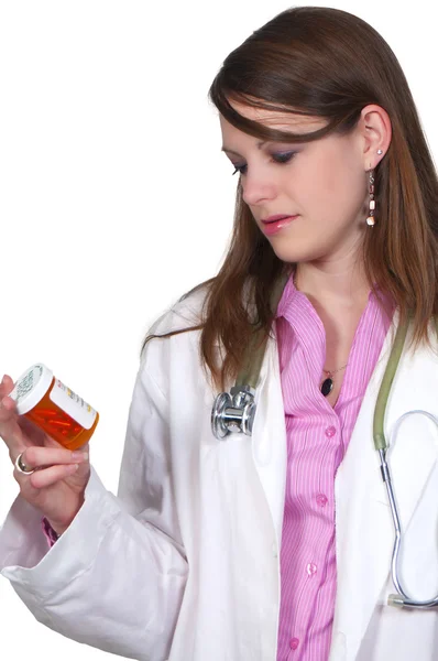 Egy Gyönyörű Fiatal Orvos Vényköteles Gyógyszer Tabletták Tart — Stock Fotó
