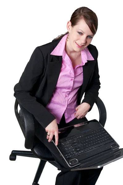 Женщина с помощью ноутбука — стоковое фото