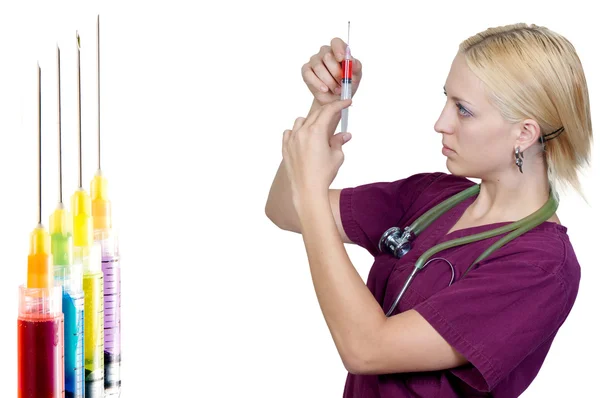 Een Medische Arts Voorbereiding Van Een Injectie Een Spuit — Stockfoto