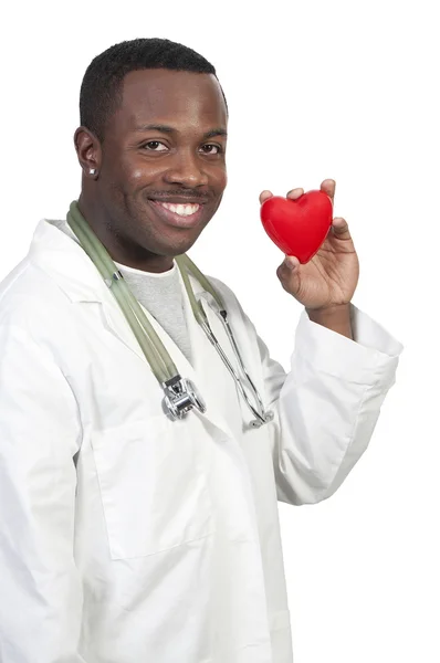 赤の心を持って黒い男性のアフリカ系アメリカ人の医者心臓病 — ストック写真