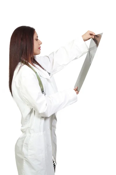 Uma Bela Radiologista Hispânica Examinando Raio — Fotografia de Stock
