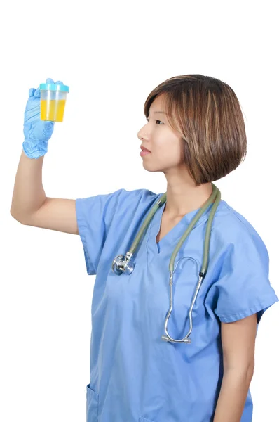 Kobieta-lekarz z próbką moczu — Zdjęcie stockowe