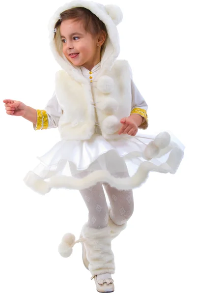 Танцующая молодая девушка в меховом костюме. Студия стреляет по белому бэкграунду — стоковое фото