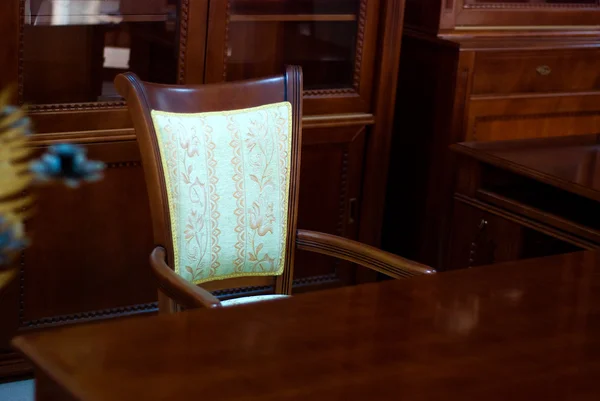 Klasický Styl Mahagonové Skříně Židle Stůl — Stock fotografie