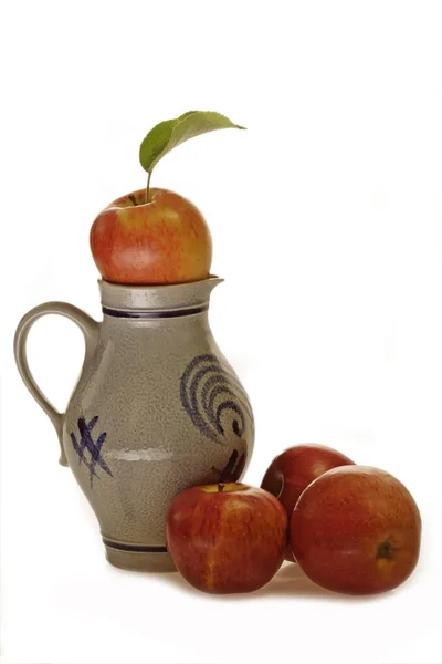 Jarro com maçãs — Fotografia de Stock