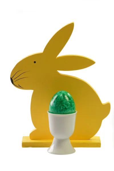 Conejito Pascua Madera Amarillo Con Huevo Pascua Una Taza Huevo — Foto de Stock