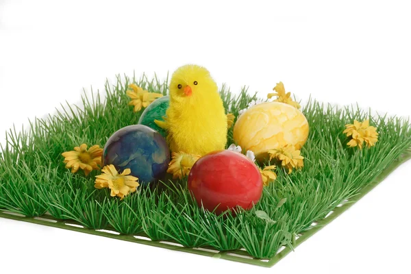 Toy Chicks Easter Eggs Green Plastic Grass White Background — Stock Photo, Image