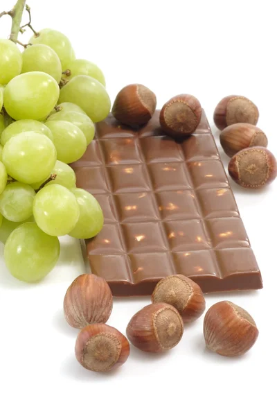 Chocolate with fresh grapes — Stock Photo, Image