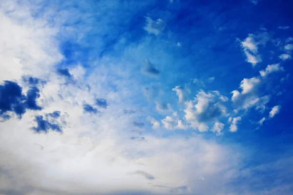Dramatic sky with cumulus clouds — Stock Photo, Image