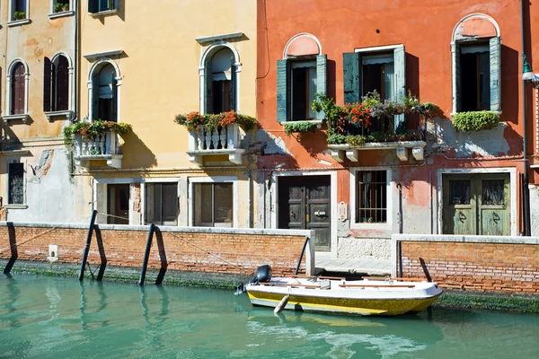 Venecia edificios de apartamentos — Foto de Stock