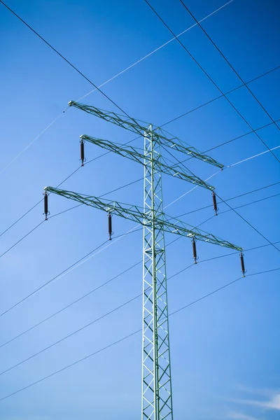 Elektrik Pilon Kablolar Teller Mavi Gökyüzü — Stok fotoğraf