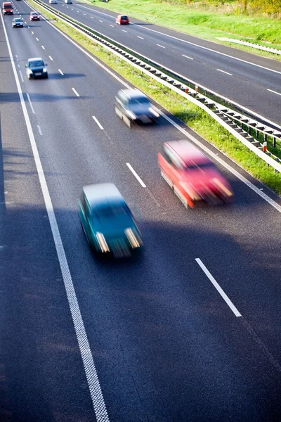 Bilar på vägarna, rörelse oskärpa — Stockfoto
