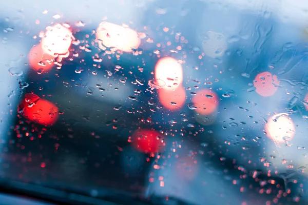 Driving in a rain and traffic jam — Stock Photo, Image