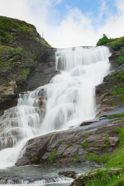 Wasserfall Den Grünen Alpen Der Nähe Von Grindelwald — Stockfoto