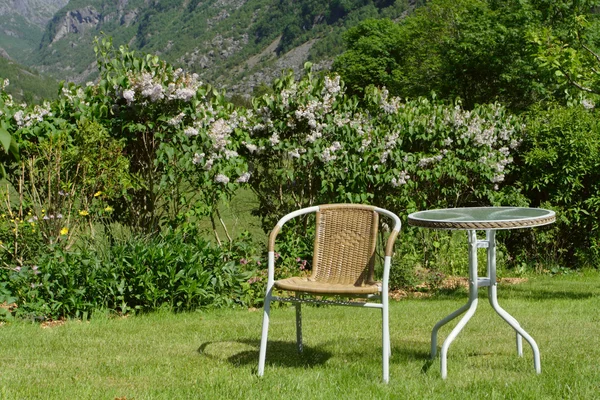 Стол и стул — стоковое фото